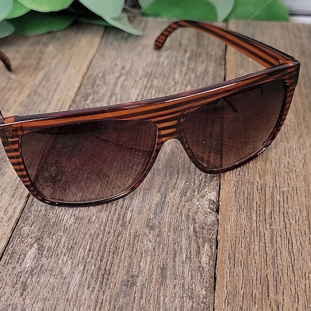 Sunglasses 2 assorted styles - Picture 7 of 11